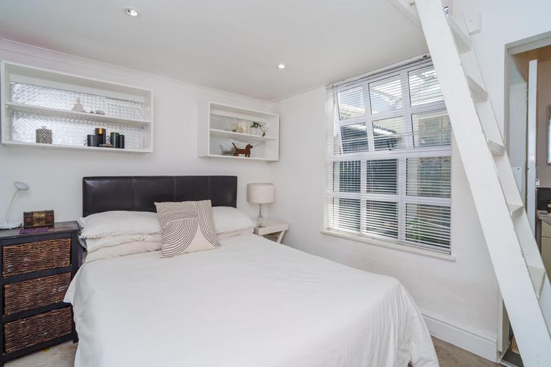 2 Bedroom Property for Sale in Harfield Village Western Cape